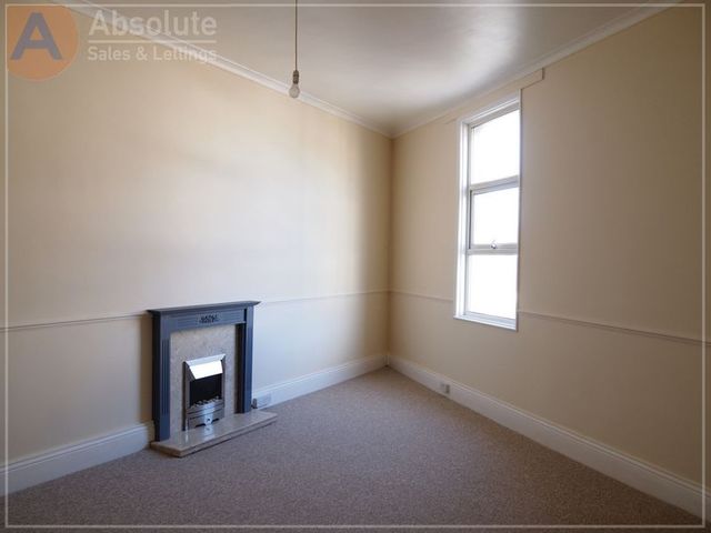  Image of 2 bedroom Flat to rent in South Street Torquay TQ2 at South Street Array Torquay, TQ2 5AE