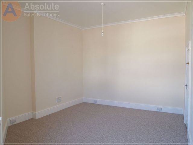  Image of 2 bedroom Flat to rent in South Street Torquay TQ2 at South Street Array Torquay, TQ2 5AE
