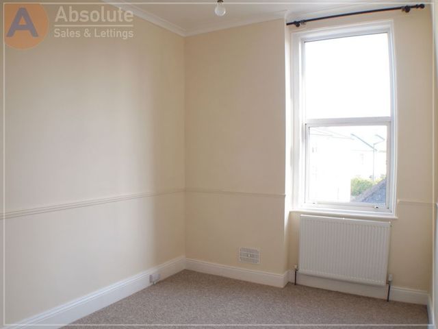  Image of 2 bedroom Flat to rent in South Street Torquay TQ2 at South Street Array Torquay, TQ2 5AE