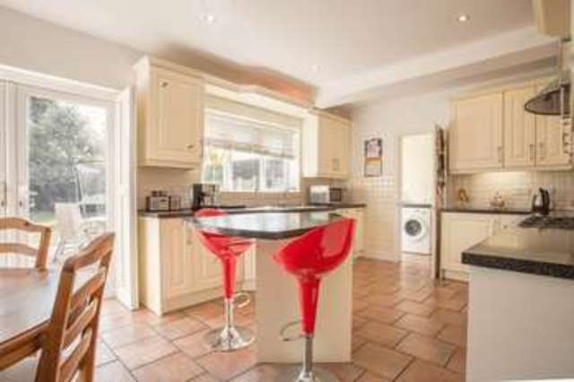  Image of 4 bedroom Detached house for sale in Southbourne Avenue Emsworth PO10 at Southbourne Avenue  Emsworth, PO10 8BB