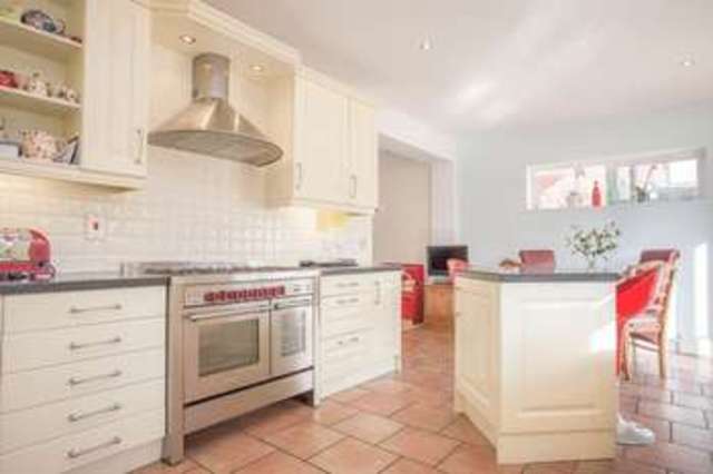  Image of 4 bedroom Detached house for sale in Southbourne Avenue Emsworth PO10 at Southbourne Avenue  Emsworth, PO10 8BB