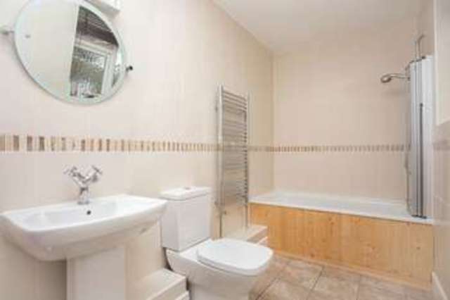  Image of 4 bedroom Detached house for sale in Southbourne Avenue Emsworth PO10 at Southbourne Avenue  Emsworth, PO10 8BB