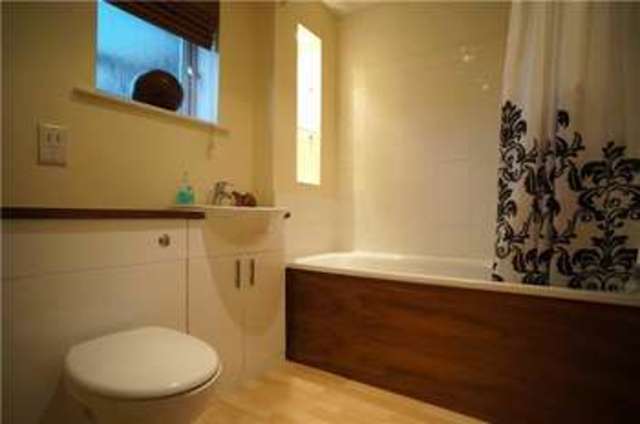  Image of 2 bedroom Flat to rent in Springhead Parkway Northfleet Gravesend DA11 at Northfleet Gravesend Perry Street, DA11 8BF