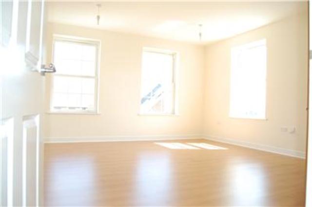  Image of 2 bedroom Flat to rent in James Walk Bexhill-on-Sea TN40 at East Sussex, TN40 2LG