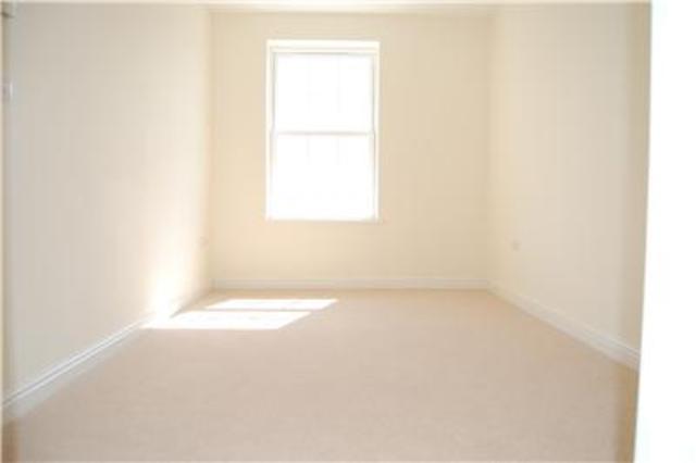  Image of 2 bedroom Flat to rent in James Walk Bexhill-on-Sea TN40 at East Sussex, TN40 2LG