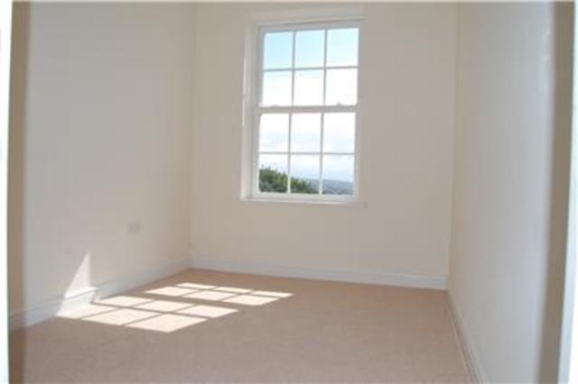  Image of 2 bedroom Flat to rent in James Walk Bexhill-on-Sea TN40 at East Sussex, TN40 2LG