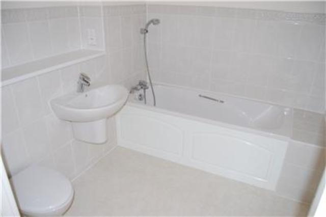  Image of 2 bedroom Flat to rent in James Walk Bexhill-on-Sea TN40 at East Sussex, TN40 2LG