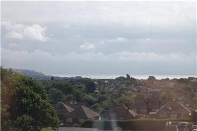  Image of 2 bedroom Flat to rent in James Walk Bexhill-on-Sea TN40 at East Sussex, TN40 2LG