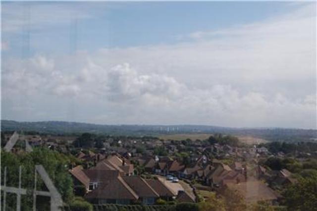  Image of 2 bedroom Flat to rent in James Walk Bexhill-on-Sea TN40 at East Sussex, TN40 2LG