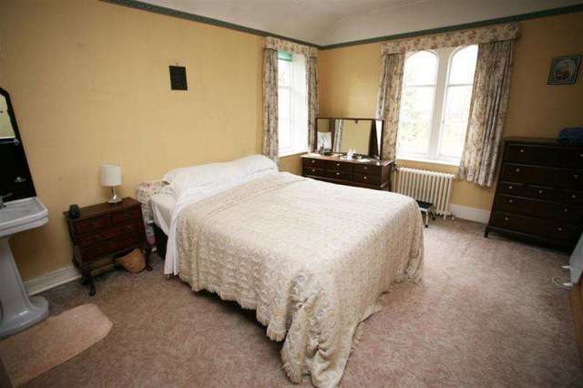  Image of 5 bedroom Detached house for sale in St. Josephs Place Devizes SN10 at DEVIZES SN10 DEVIZES, SN10 1DD