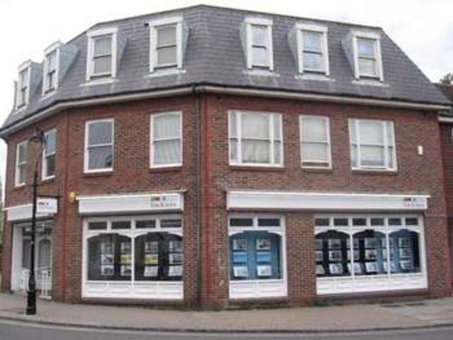  Image of 1 bedroom Property for sale in St. Marys Road Shoreham-by-Sea BN43 at St Marys Road Shoreham By Sea Shoreham By Sea, BN43 5ZA