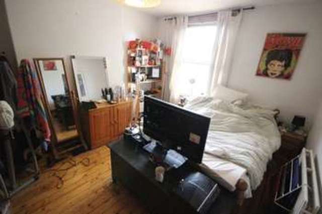  Image of 3 bedroom Terraced house to rent in St. Michaels Lane Burley Leeds LS4 at St Michaels Lane Burley Leeds, LS4 2PD