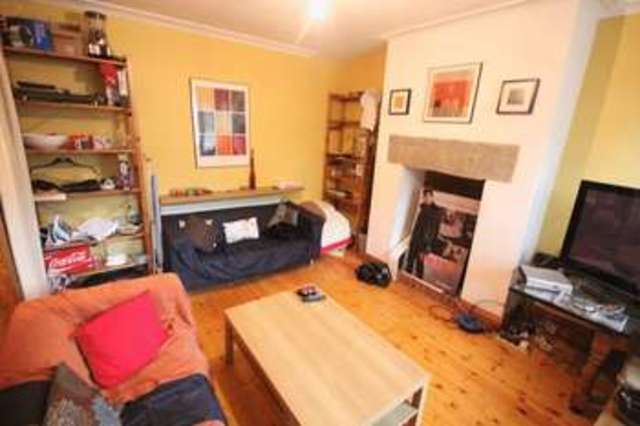  Image of 3 bedroom Terraced house to rent in St. Michaels Lane Burley Leeds LS4 at St Michaels Lane Burley Leeds, LS4 2PD