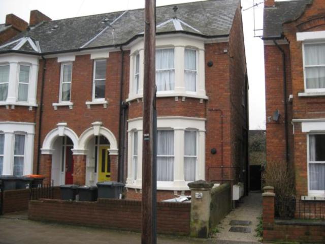  Image of 1 bedroom Flat to rent in St. Michaels Road Bedford MK40 at Bedford Bedfordshire Bedfordshire, MK40 2LT