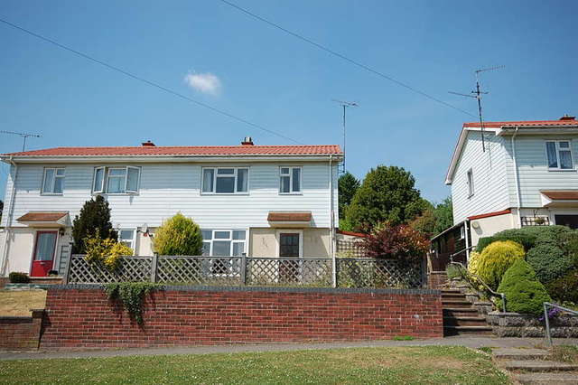  Image of 4 bedroom Detached house to rent in Walpole Road Winchester SO22 at Stanmore  Winchester, SO22 4ER