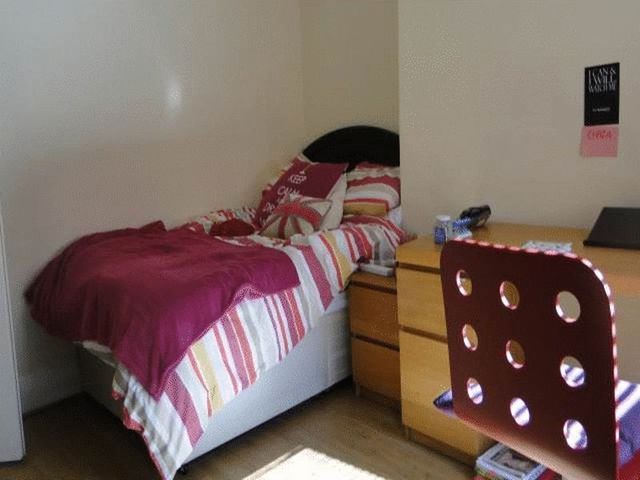  Image of 6 bedroom Detached house to rent in Stannington Avenue Heaton Newcastle upon Tyne NE6 at Stannington Avenue Array Byker, NE6 5AA