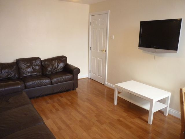  Image of 6 bedroom Flat to rent in Starbeck Avenue Newcastle upon Tyne NE2 at Starbeck Avenue Array Jesmond, NE2 1PB