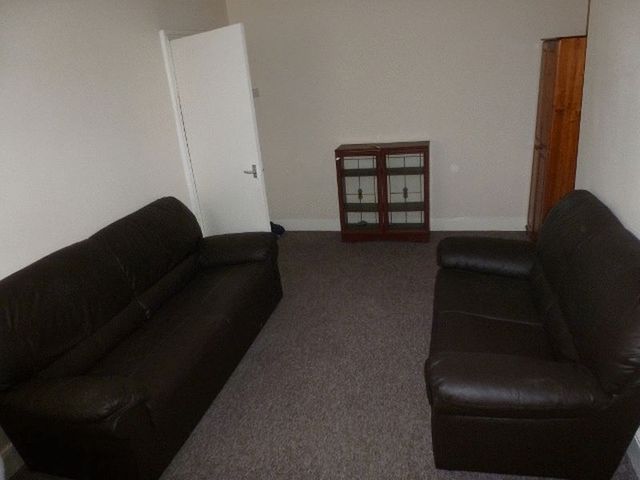  Image of 3 bedroom Flat to rent in Station Road Gosforth Newcastle upon Tyne NE3 at Station Road Gosforth Gosforth, NE3 1QD