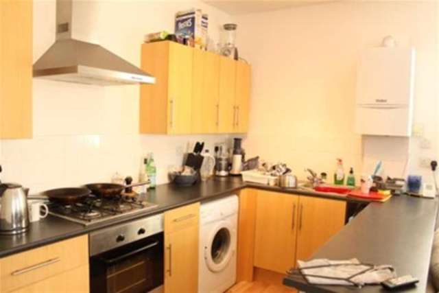  Image of 2 bedroom Flat to rent in Station Road Cuffley Potters Bar EN6 at Potters Bar, EN6 4HX