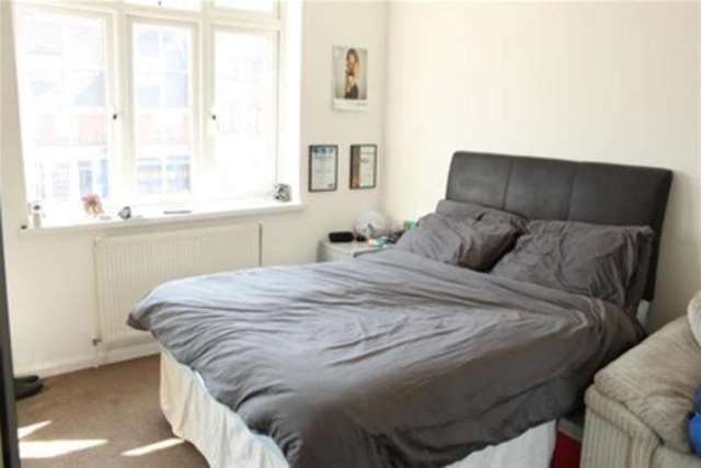  Image of 2 bedroom Flat to rent in Station Road Cuffley Potters Bar EN6 at Potters Bar, EN6 4HX