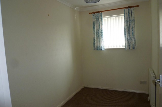  Image of 3 bedroom Semi-Detached house to rent in Stoneage Close Bognor Regis PO22 at Bognor Regis, PO22 9QN