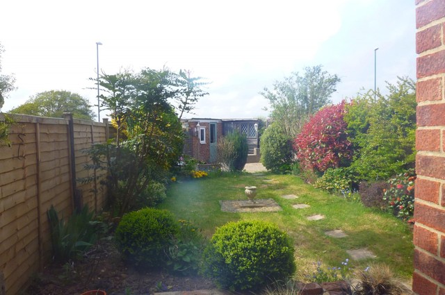  Image of 3 bedroom Semi-Detached house to rent in Stoneage Close Bognor Regis PO22 at Bognor Regis, PO22 9QN