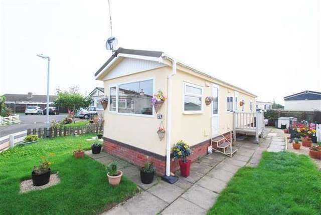  Image of 1 bedroom Bungalow for sale in Sunnyside Park Sea Lane Ingoldmells Skegness PE25 at Ingoldmells, PE25 1SA