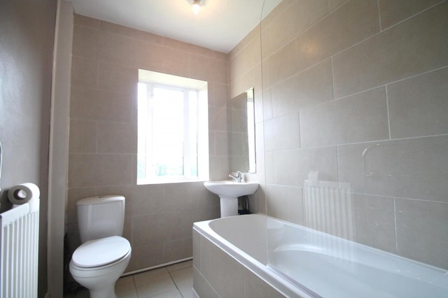  Image of 2 bedroom Flat to rent in St. Andrews Square Surbiton KT6 at St. Andrews Square  Surbiton, KT6 4EB