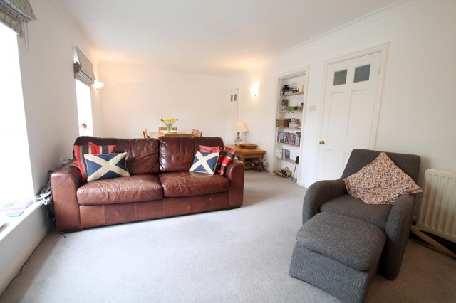  Image of 2 bedroom Flat to rent in St. Andrews Square Surbiton KT6 at St. Andrews Square  Surbiton, KT6 4EB