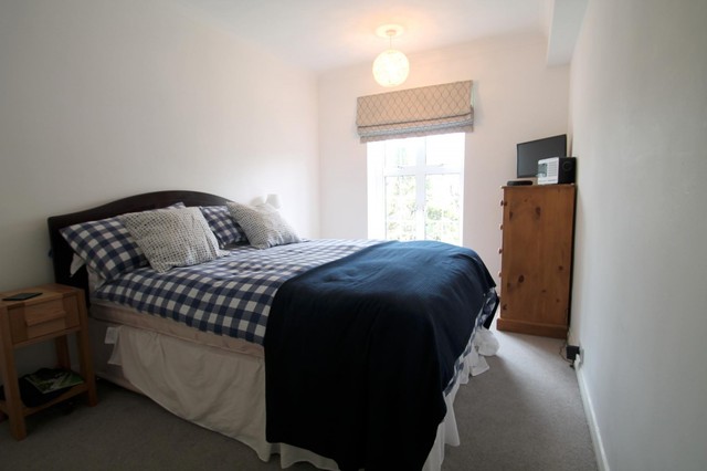  Image of 2 bedroom Flat to rent in St. Andrews Square Surbiton KT6 at St. Andrews Square  Surbiton, KT6 4EB