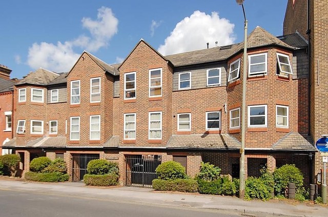  Image of 2 bedroom Flat to rent in Sydenham Road Guildford GU1 at Guildford, GU1 3RY