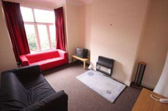  Image of 4 bedroom Terraced house to rent in Talbot Mount Burley Leeds LS4 at Talbot Mount (c) Burley Leeds, LS4 2PF