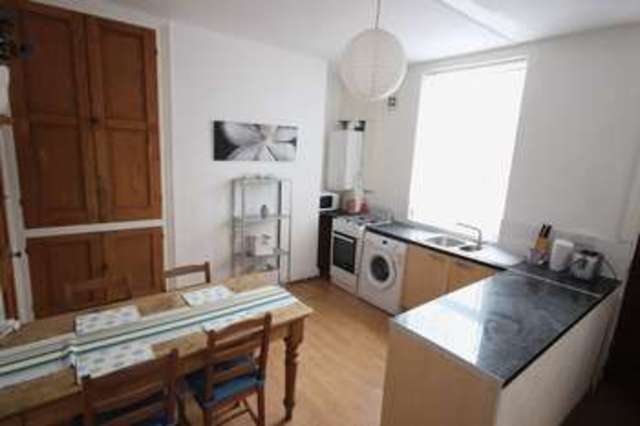  Image of 4 bedroom Terraced house to rent in Talbot Mount Burley Leeds LS4 at Talbot Mount (c) Burley Leeds, LS4 2PF