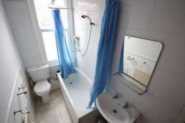  Image of 4 bedroom Terraced house to rent in Talbot Mount Burley Leeds LS4 at Talbot Mount (c) Burley Leeds, LS4 2PF