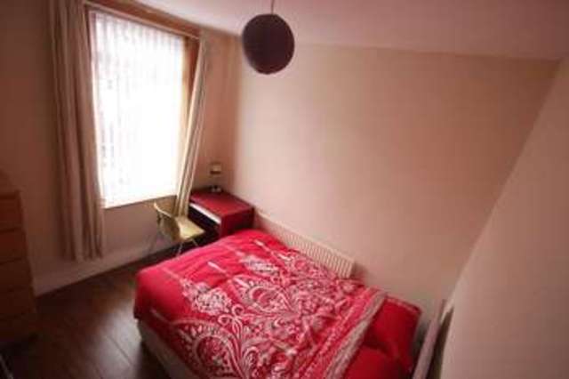  Image of 4 bedroom Terraced house to rent in Talbot Mount Burley Leeds LS4 at Talbot Mount (c) Burley Leeds, LS4 2PF