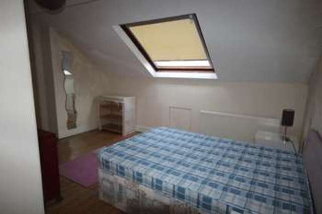  Image of 4 bedroom Terraced house to rent in Talbot Mount Burley Leeds LS4 at Talbot Mount (c) Burley Leeds, LS4 2PF