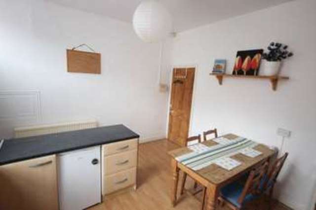  Image of 4 bedroom Terraced house to rent in Talbot Mount Burley Leeds LS4 at Talbot Mount (c) Burley Leeds, LS4 2PF