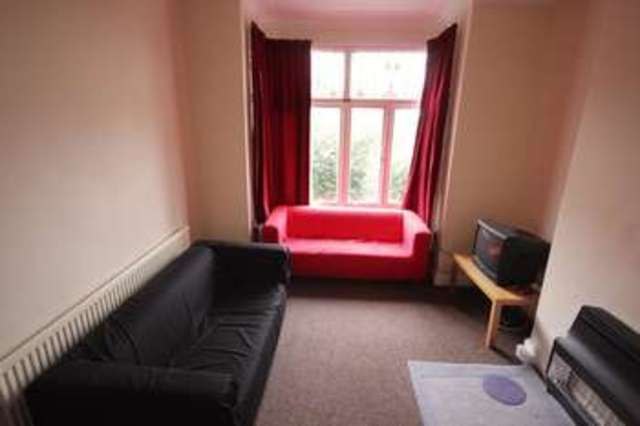 Image of 4 bedroom Terraced house to rent in Talbot Mount Burley Leeds LS4 at Talbot Mount (c) Burley Leeds, LS4 2PF