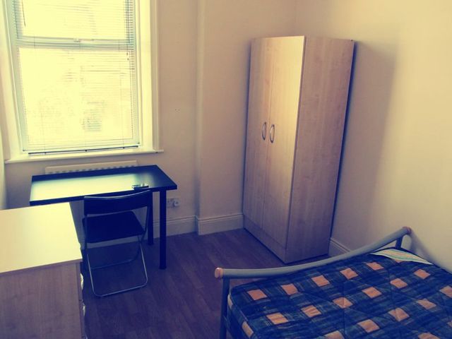  Image of 3 bedroom Flat to rent in Tamworth Road Newcastle upon Tyne NE4 at Tamworth Road Array Blakelaw, NE4 5AP