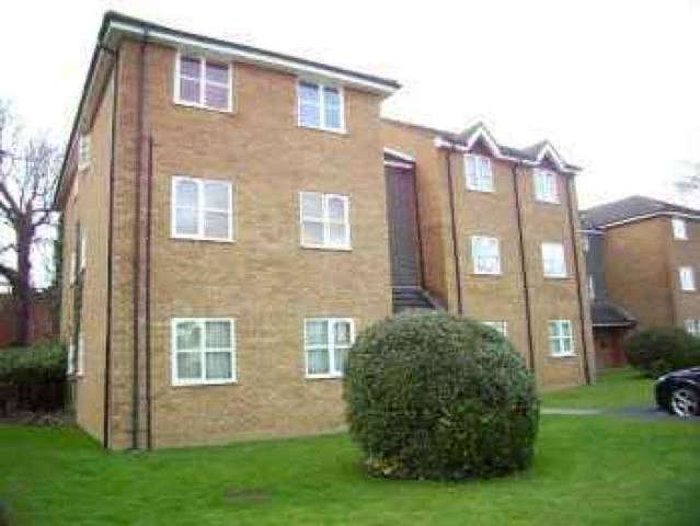  Image of 1 bedroom Flat to rent in Tennyson Avenue Houghton Regis Dunstable LU5 at Tennyson Avenue Houghton Regis DUNSTABLE, LU5 5UG