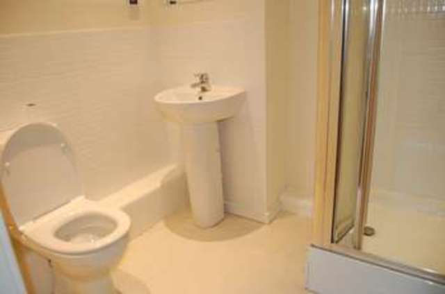  Image of 2 bedroom Flat to rent in The Decks Runcorn WA7 at The Decks  Runcorn, WA7 1GR