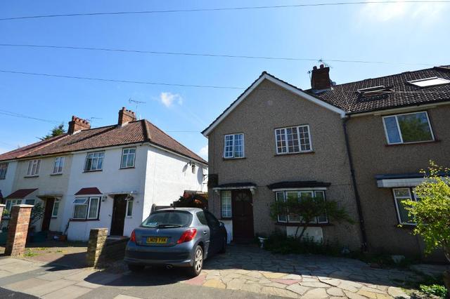  Image of 1 bedroom Semi-Detached house to rent in The Green London W3 at East Acton  London, W3 7PQ