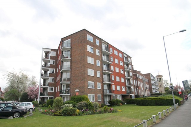  Image of 2 bedroom Flat to rent in The Hermitage Portsmouth Road Kingston upon Thames KT1 at Portsmouth Road  Kingston Upon Thames, KT1 2LZ