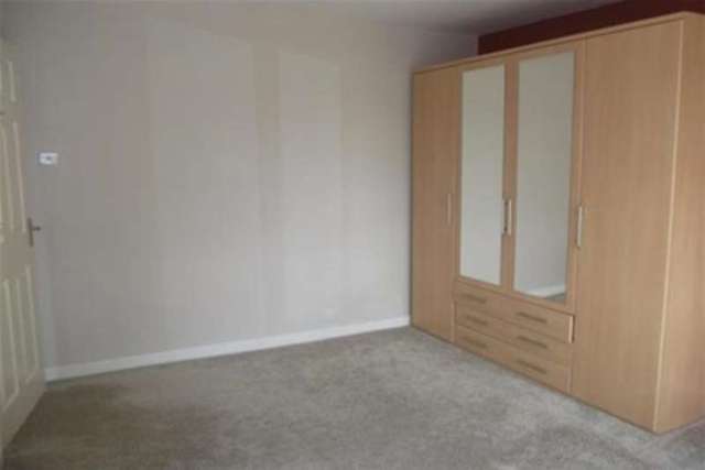  Image of 2 bedroom Flat to rent in Thoresby Court Nottingham NG3 at Nottingham, NG3 5EH