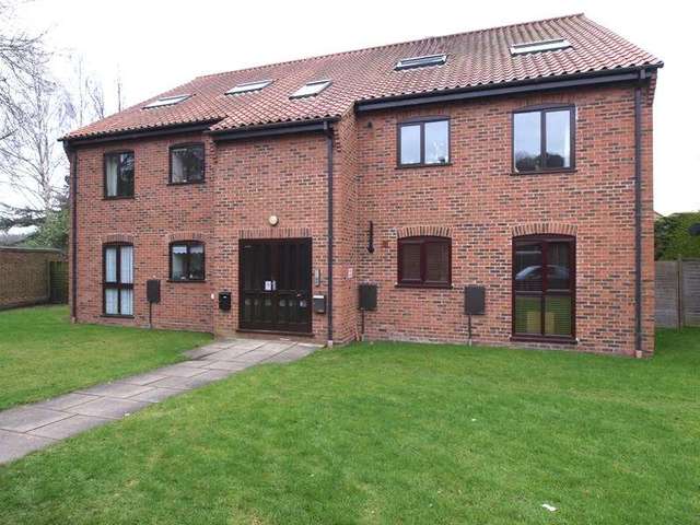  Image of 2 bedroom Ground Flat to rent in Thorpe Hall Close Norwich NR7 at Thorpe Hall Close thorpe st andrew Norwich, NR7 0TH