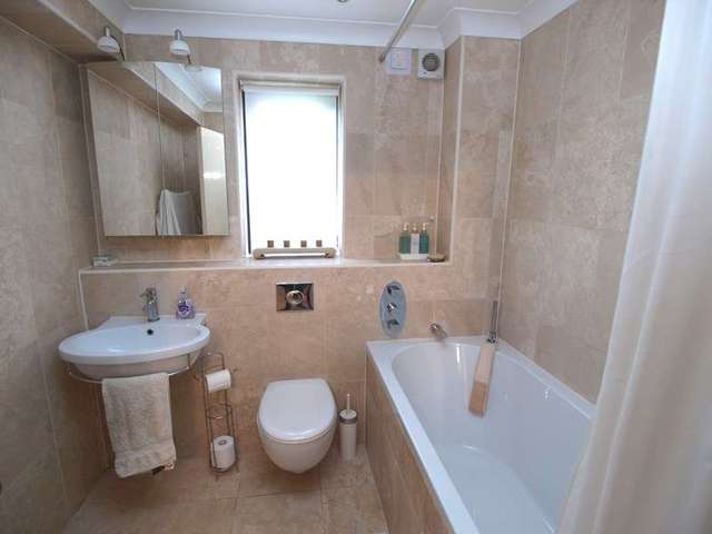  Image of 2 bedroom Ground Flat to rent in Thorpe Hall Close Norwich NR7 at Thorpe Hall Close thorpe st andrew Norwich, NR7 0TH