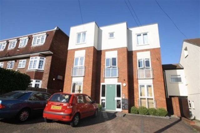  Image of 1 bedroom Flat for sale in Tomswood Hill Ilford IG6 at Tomswood Hill  Ilford, IG6 2QN