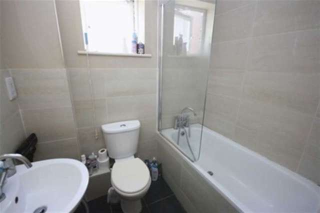  Image of 1 bedroom Flat for sale in Tomswood Hill Ilford IG6 at Tomswood Hill  Ilford, IG6 2QN