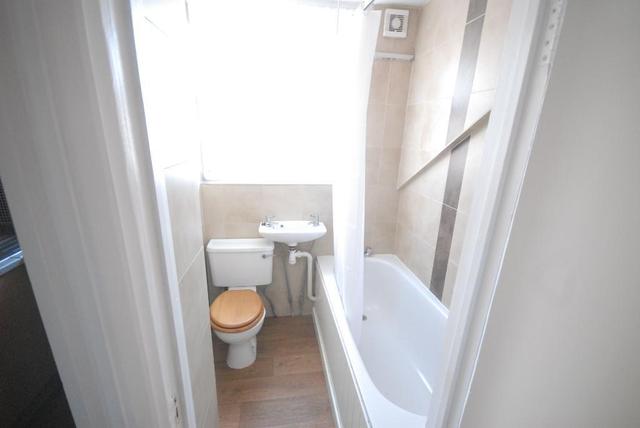  Image of 1 bedroom Flat to rent in Tooting High Street London SW17 at Tooting, SW17 0SF
