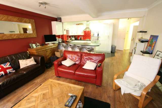  Image of 2 bedroom Apartment to rent in Dickinson Street Manchester M1 at Dickinson Street  Manchester, M1 4LX